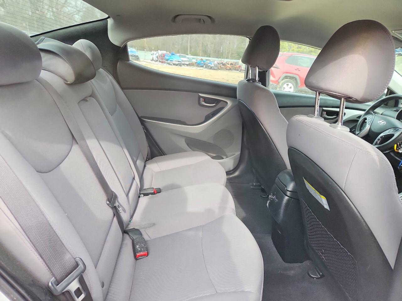 2015 HYUNDAI ELANTRA SE photo 37
