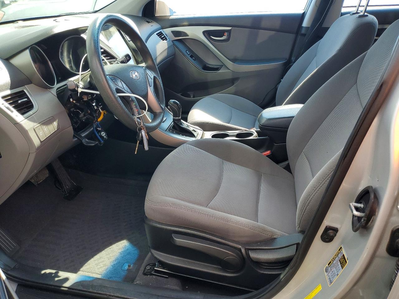 2015 HYUNDAI ELANTRA SE photo 25