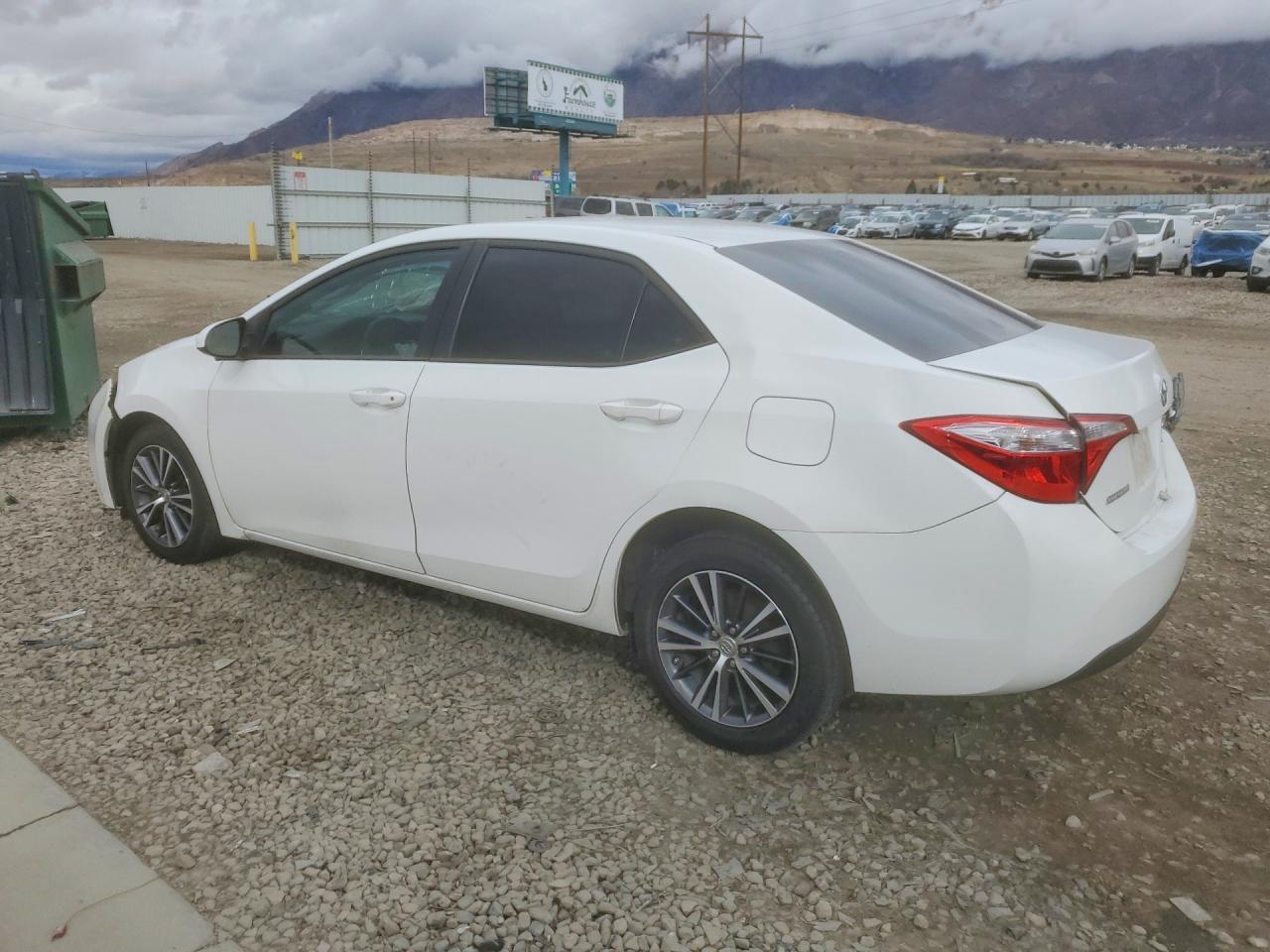2016 TOYOTA COROLLA LE PLUS photo 2