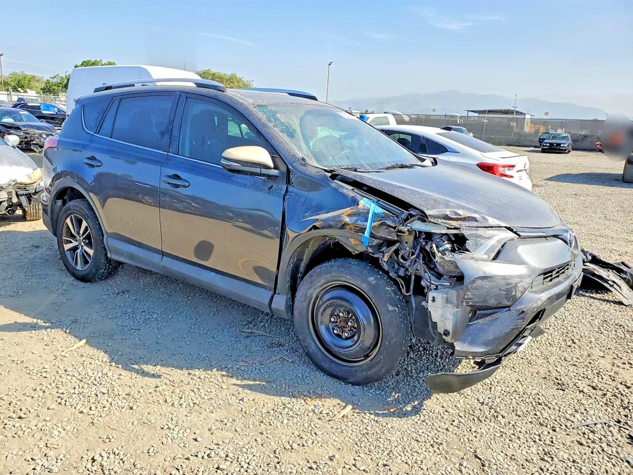 2016 TOYOTA RAV4 XLE photo 7
