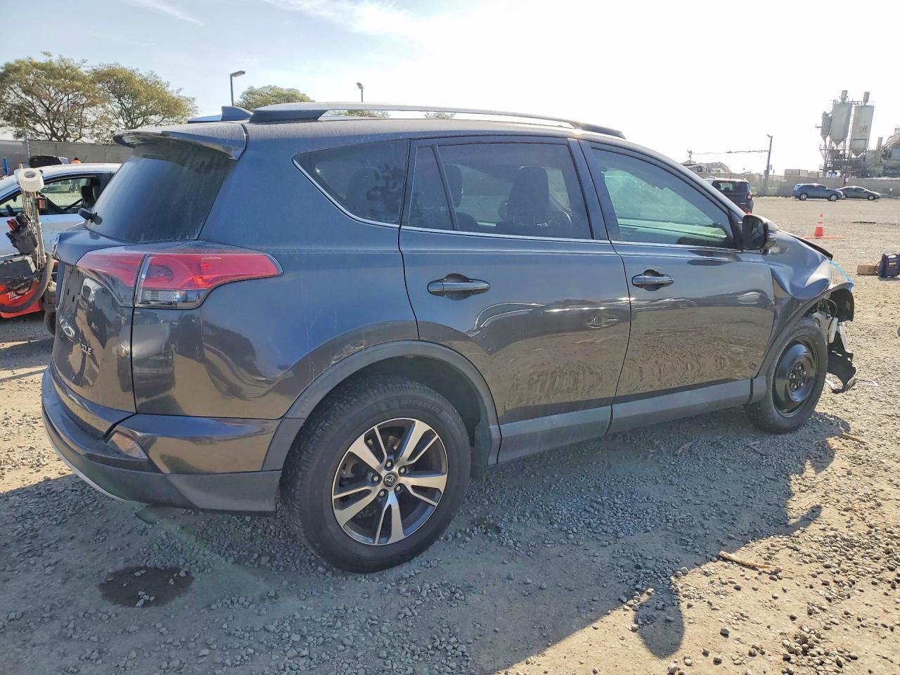 2016 TOYOTA RAV4 XLE photo 5