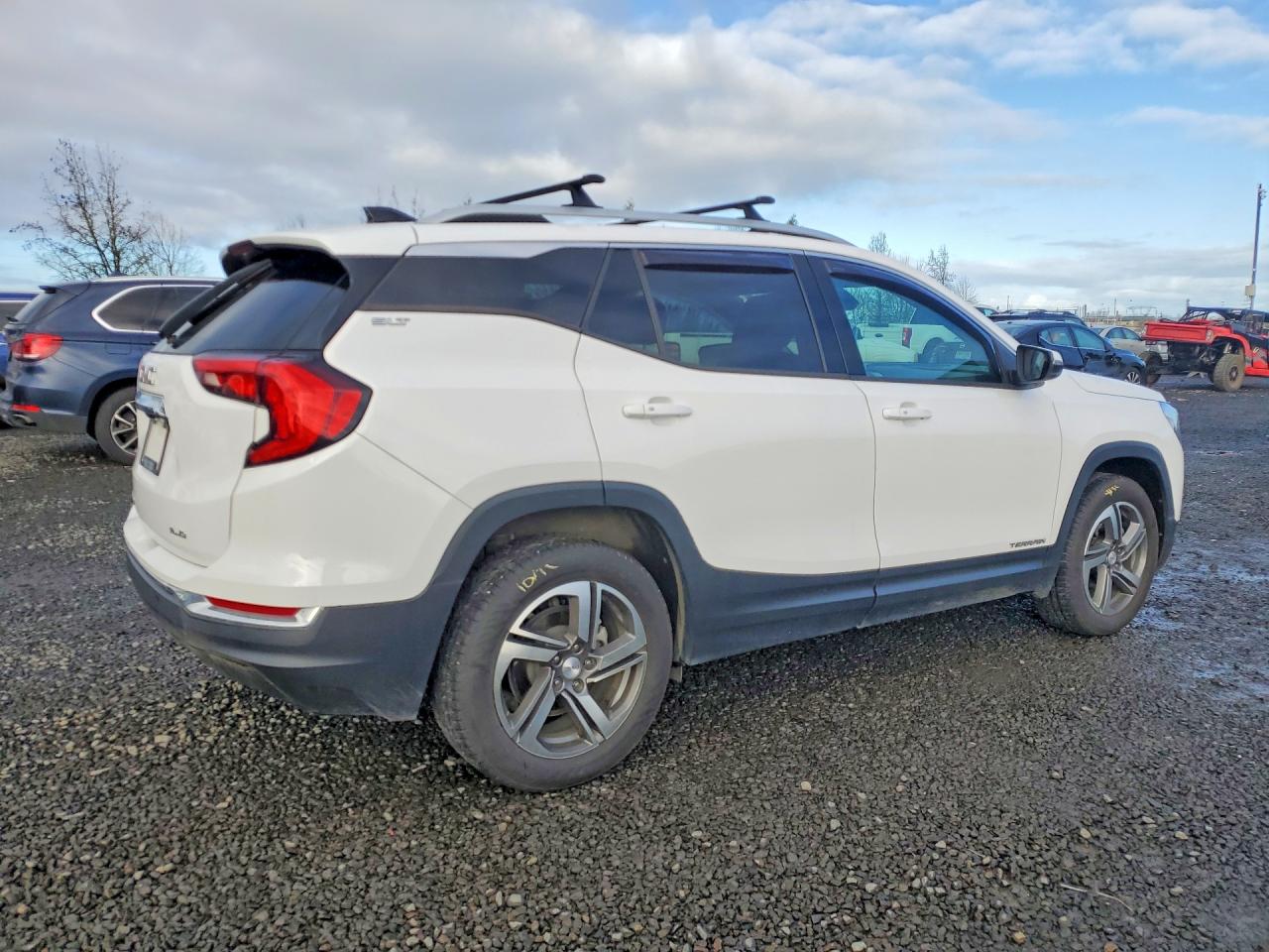 2020 GMC TERRAIN SLT photo 3