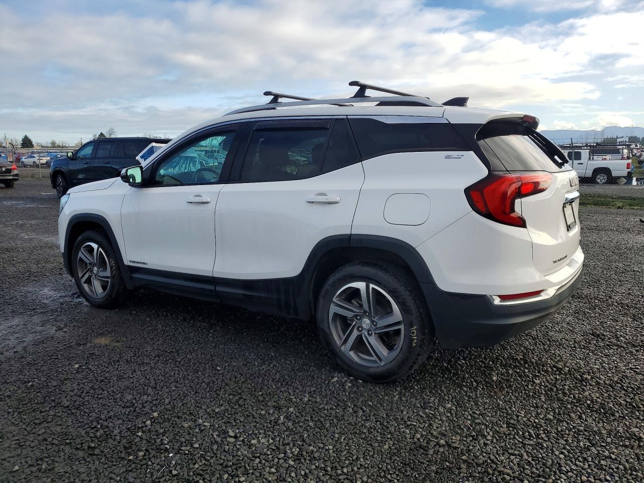 2020 GMC TERRAIN SLT photo 2