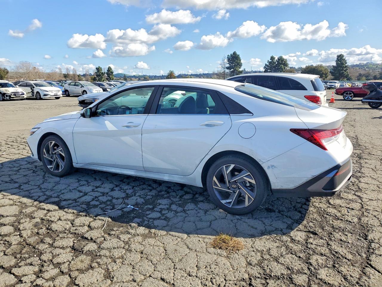 2025 HYUNDAI ELANTRA LIMITED photo 2