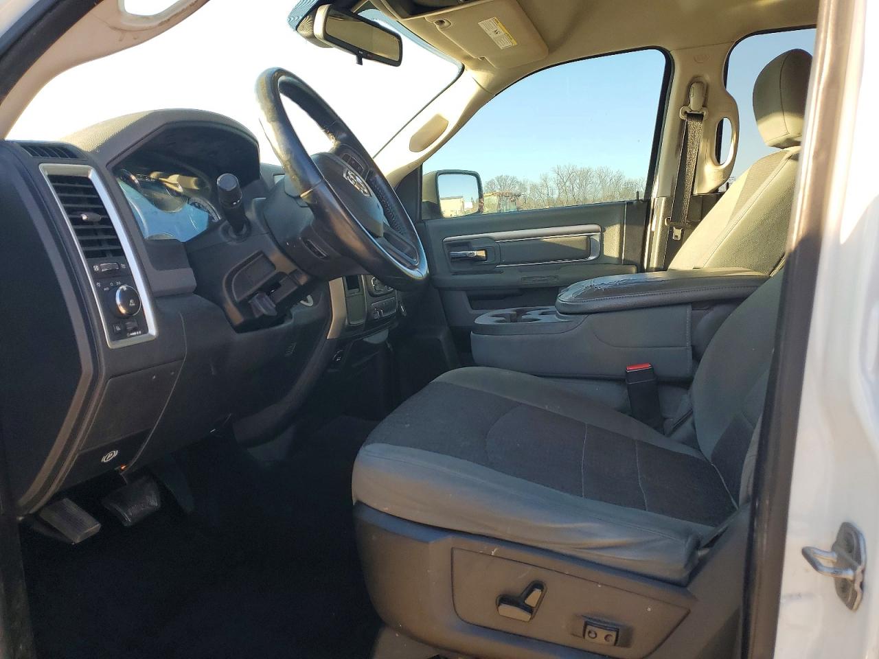 2013 RAM 1500 SLT photo 7