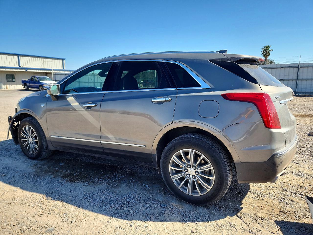 2017 CADILLAC XT5 LUXURY photo 2