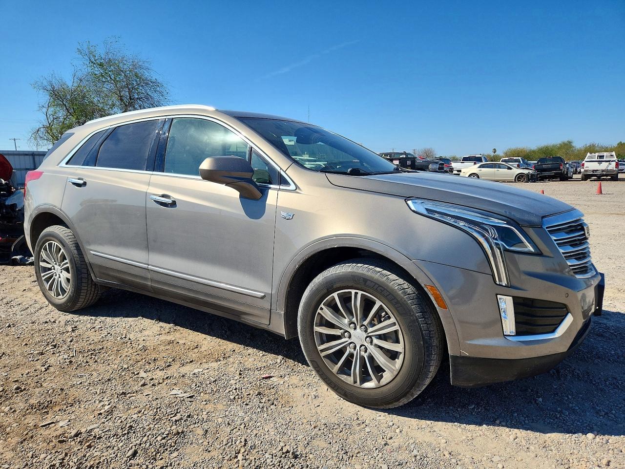 2017 CADILLAC XT5 LUXURY photo 4