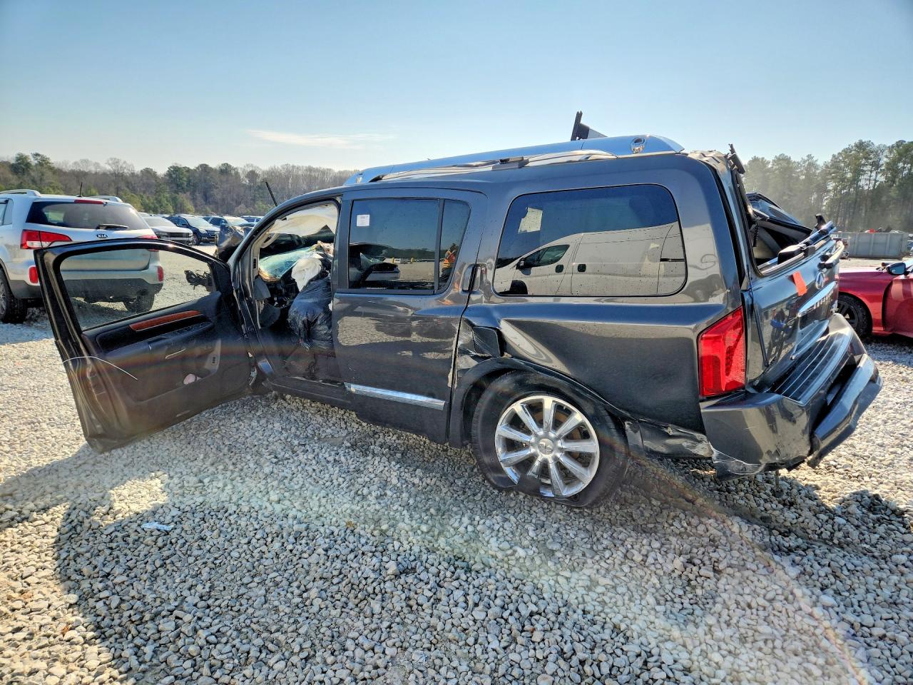 2008 INFINITI QX56 photo 2