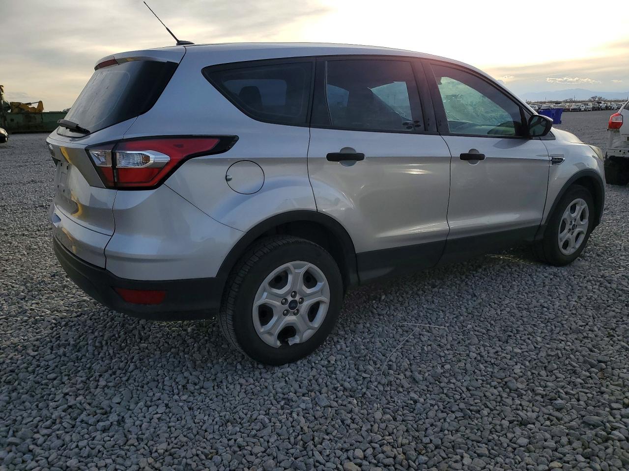 2018 FORD ESCAPE S photo 3
