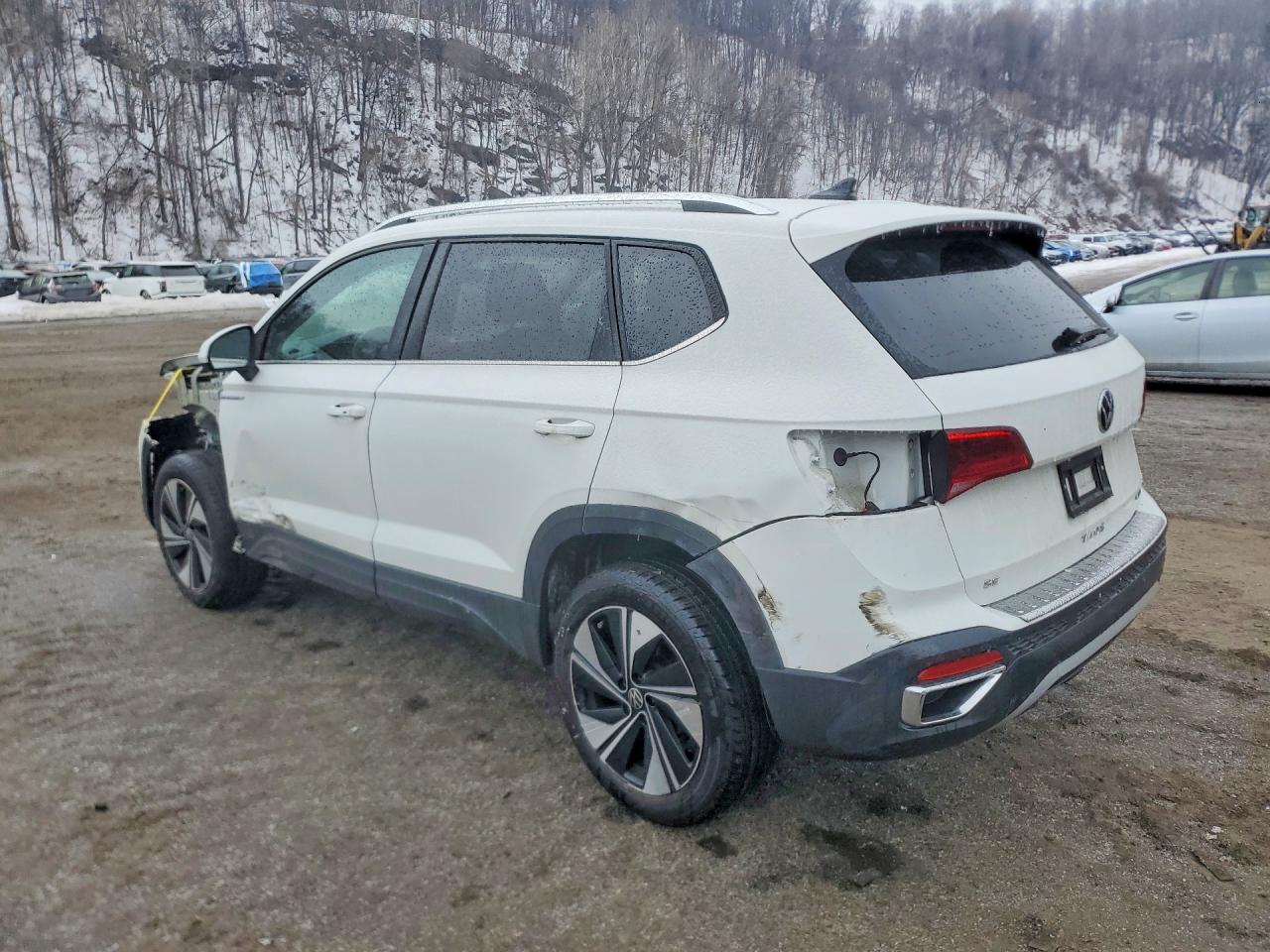 2024 VOLKSWAGEN TAOS SE photo 4
