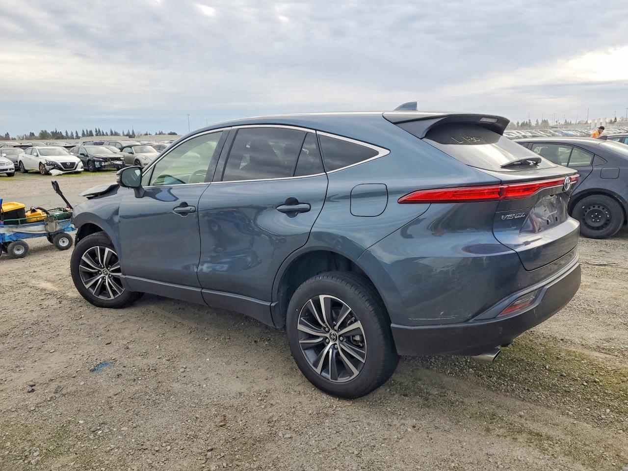 2022 TOYOTA VENZA LE photo 2
