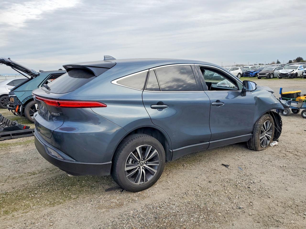 2022 TOYOTA VENZA LE photo 3