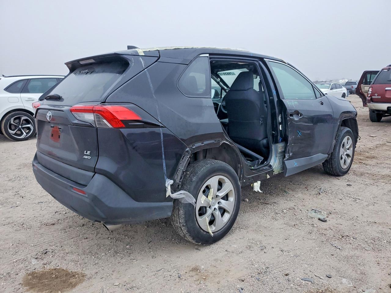 2022 TOYOTA RAV4 LE photo 3