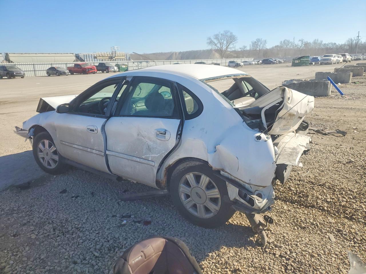 2004 FORD TAURUS SEL photo 3