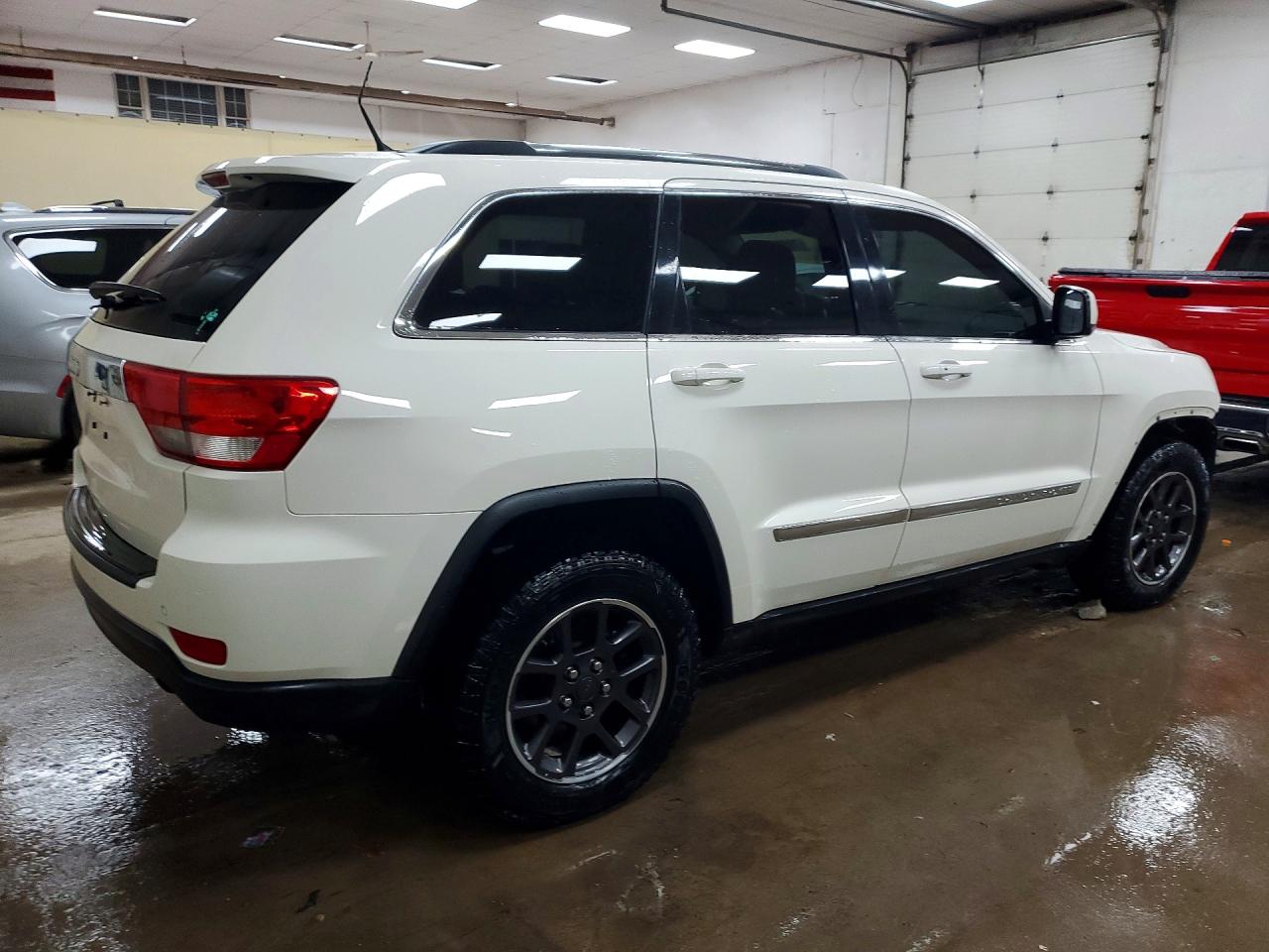 2011 JEEP GRAND CHEROKEE LAREDO photo 5