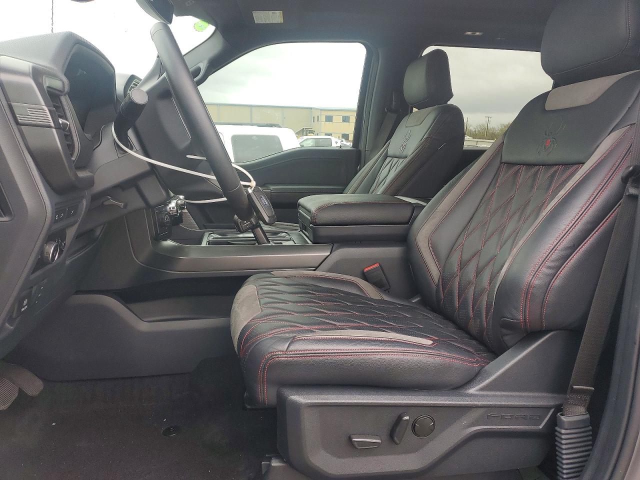 2024 FORD F150 XLT photo 13