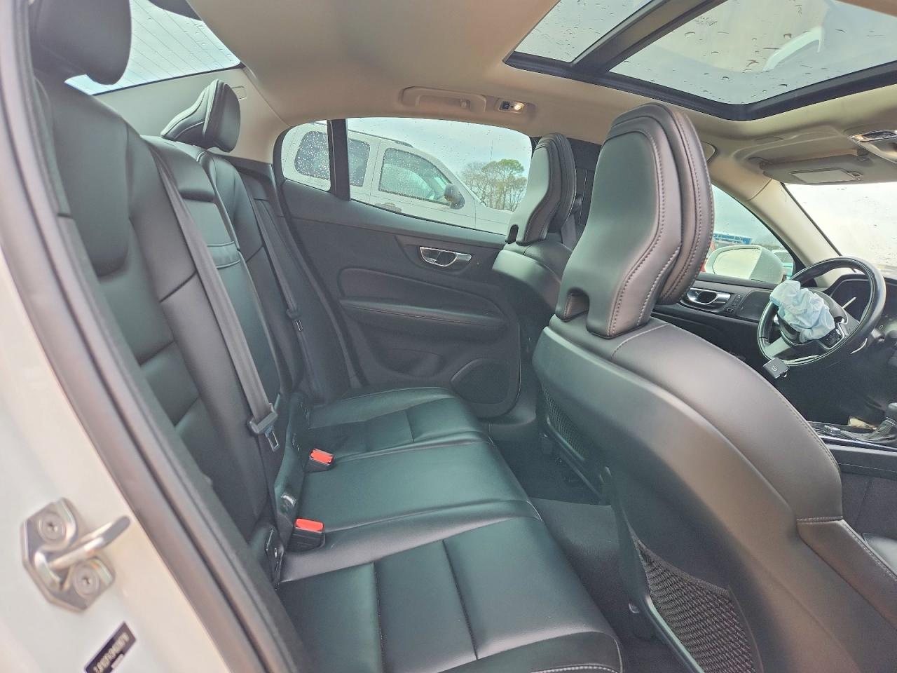 2021 VOLVO S60 T5 MOMENTUM photo 10