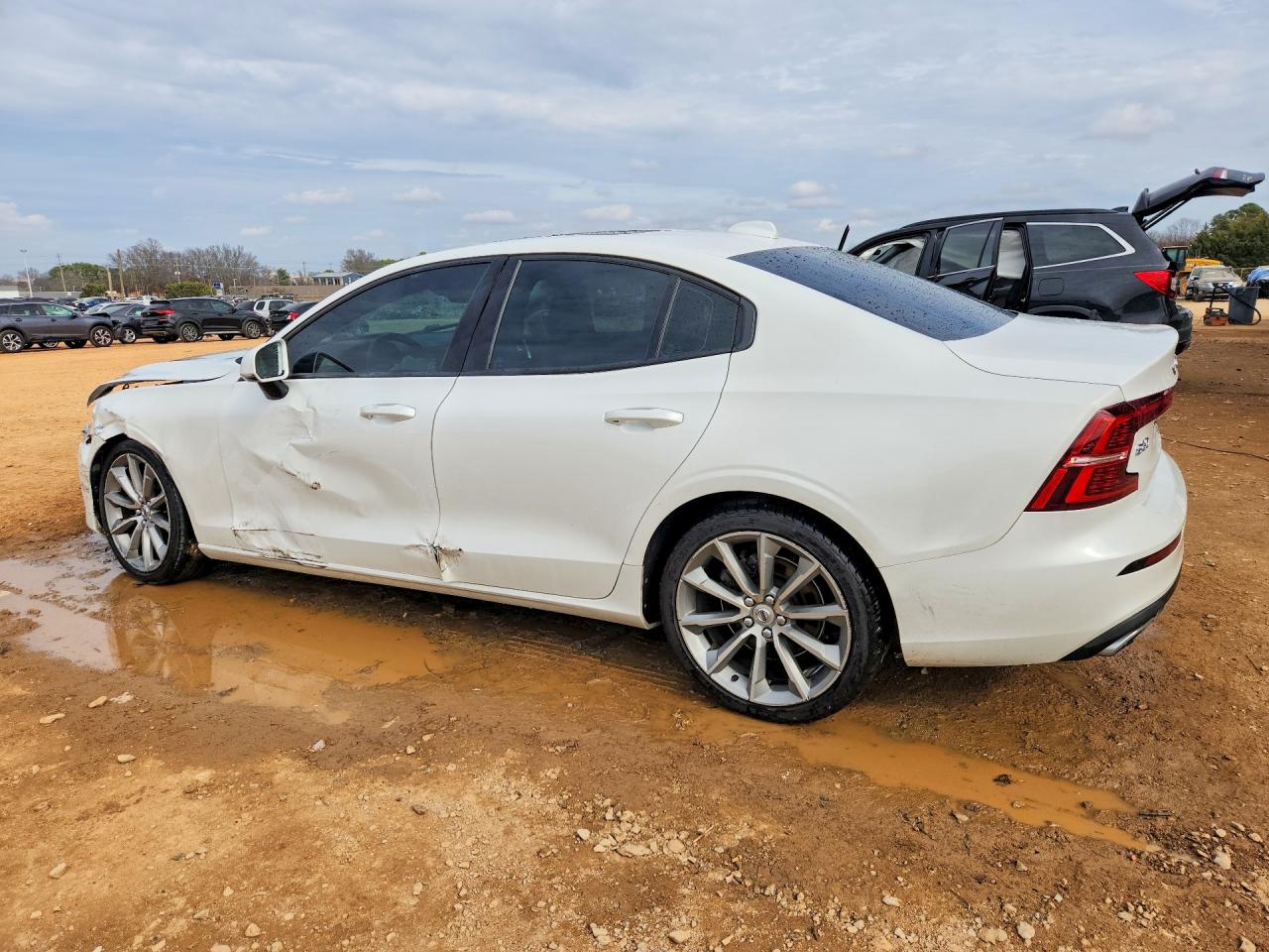 2021 VOLVO S60 T5 MOMENTUM photo 2