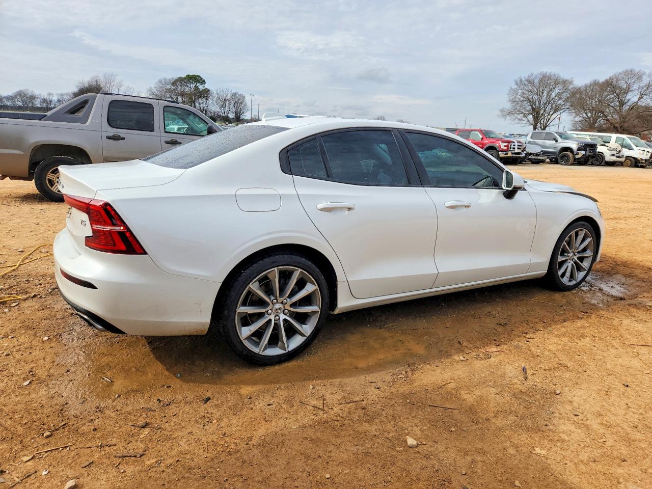 2021 VOLVO S60 T5 MOMENTUM photo 3