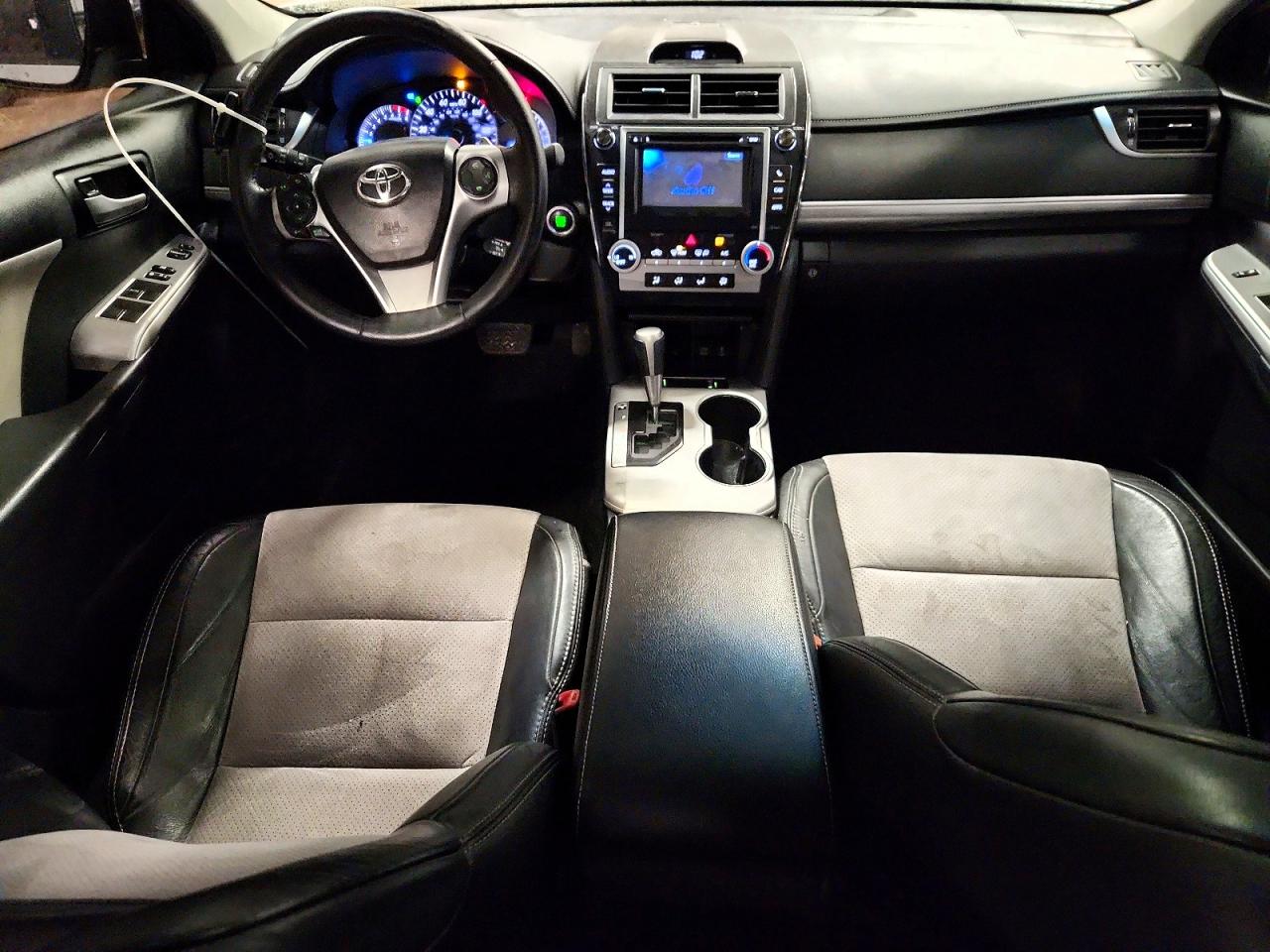 2012 TOYOTA CAMRY SE photo 15
