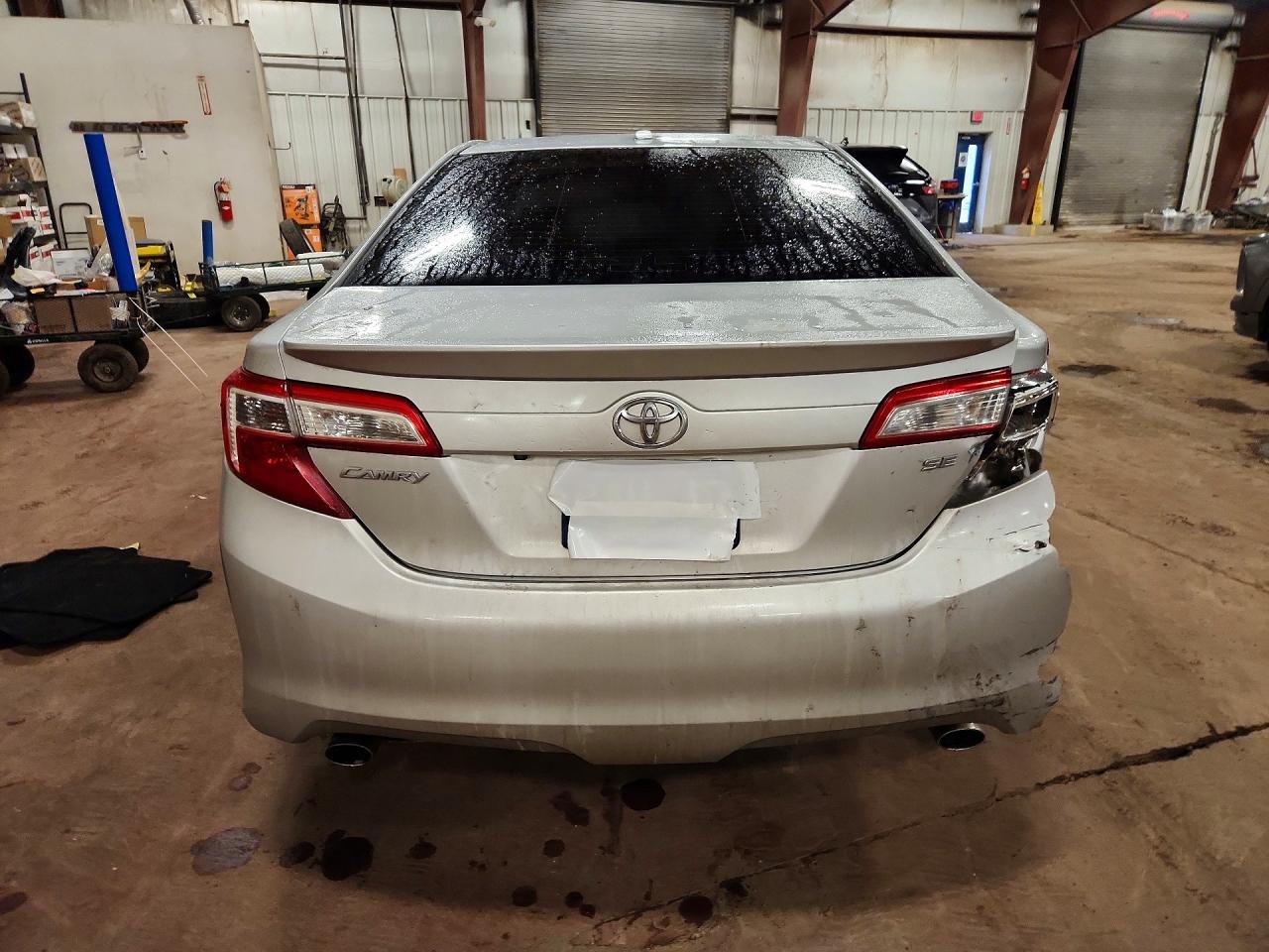 2012 TOYOTA CAMRY SE photo 11