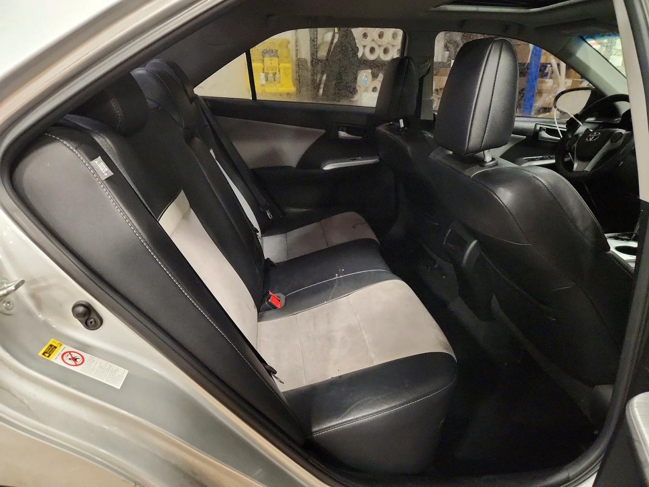 2012 TOYOTA CAMRY SE photo 19