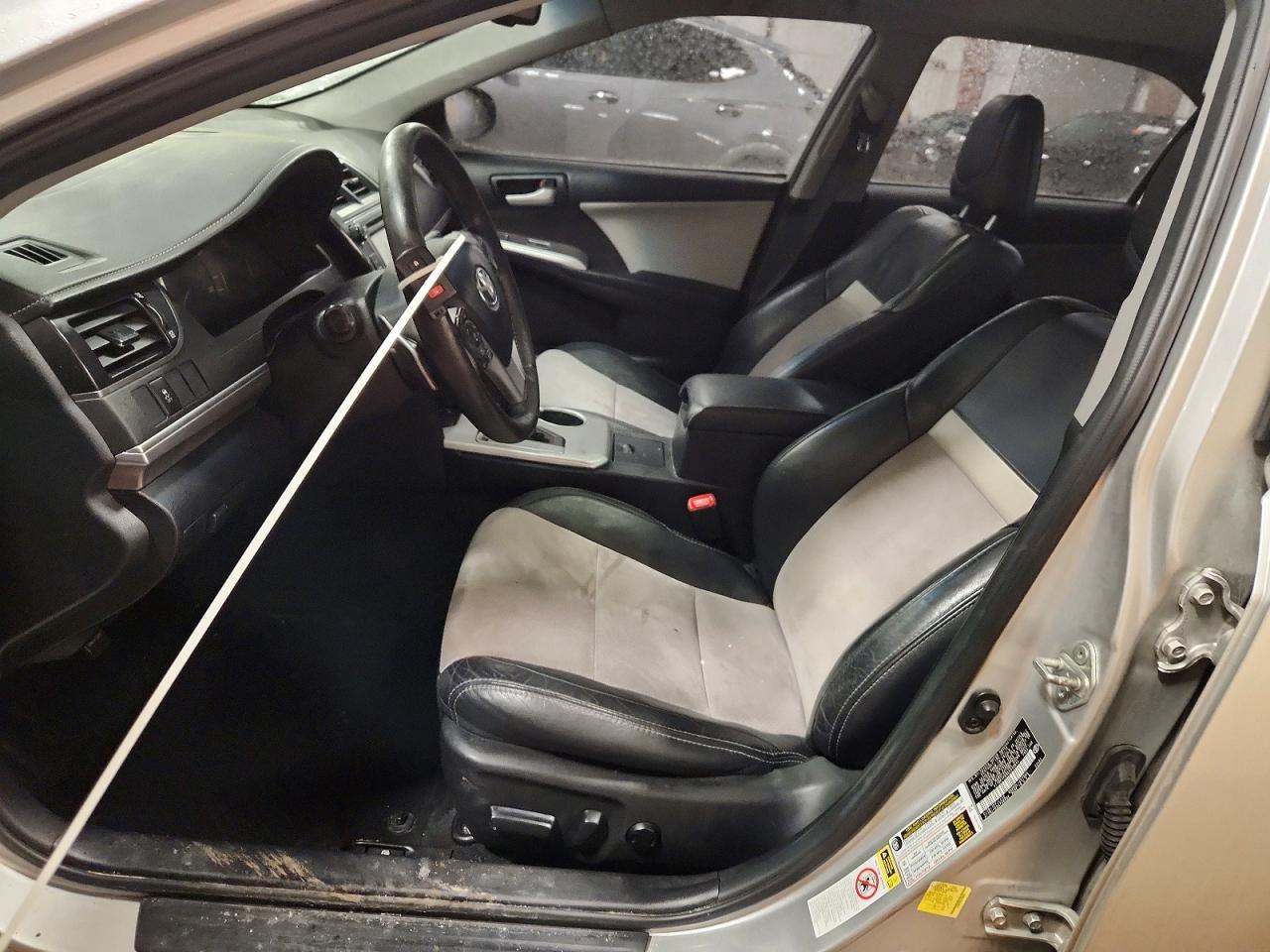 2012 TOYOTA CAMRY SE photo 13