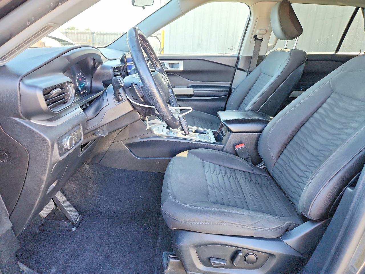 2020 FORD EXPLORER XLT photo 13