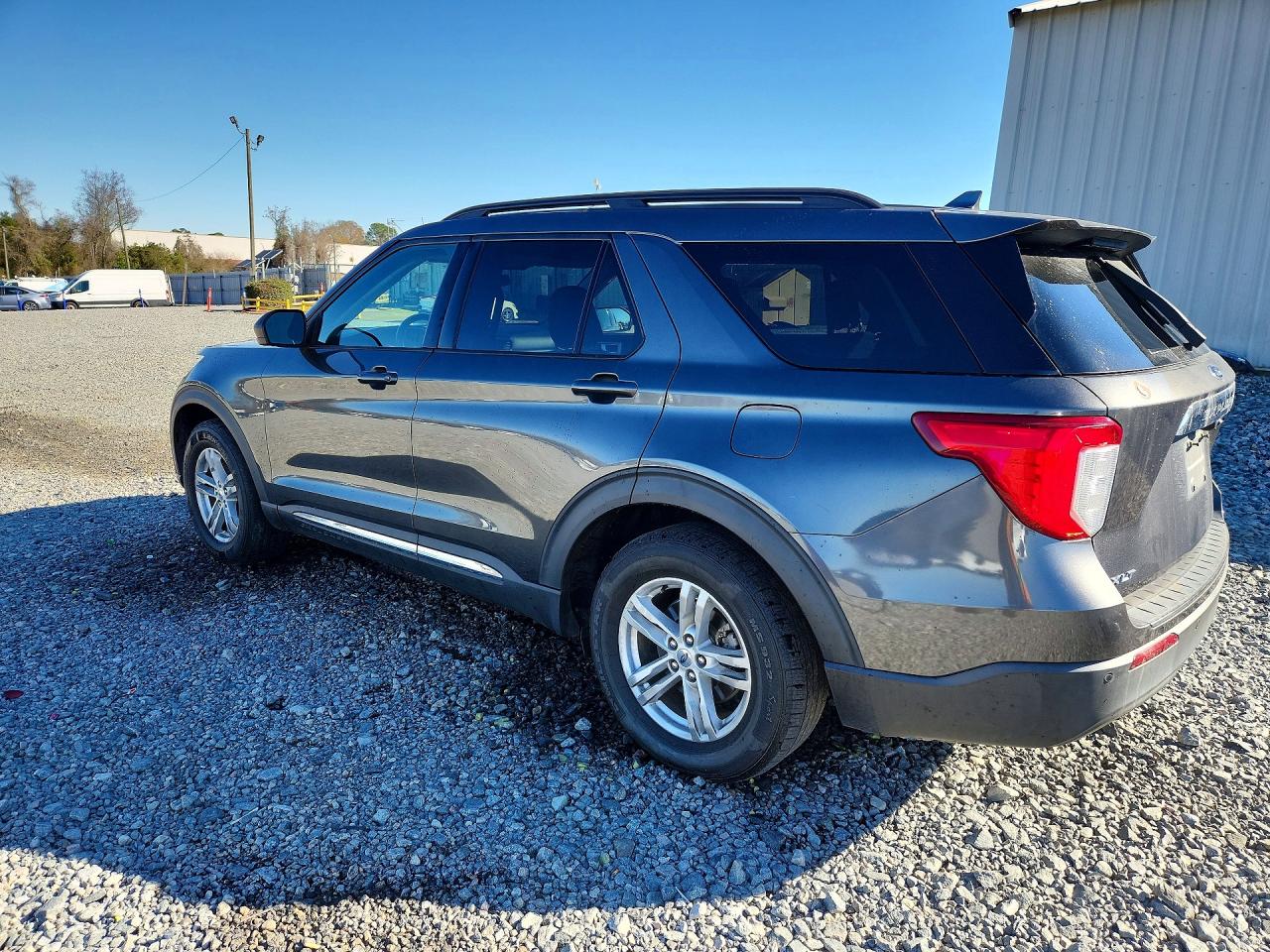 2020 FORD EXPLORER XLT photo 3