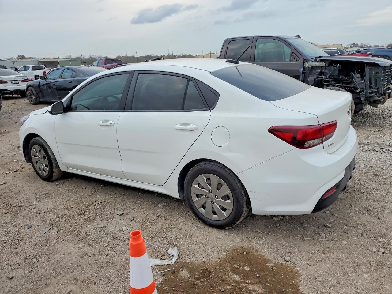 2018 KIA RIO photo 2