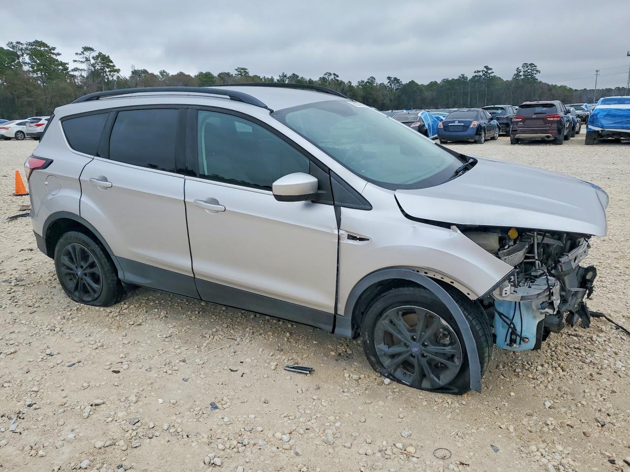2017 FORD ESCAPE SE photo 10