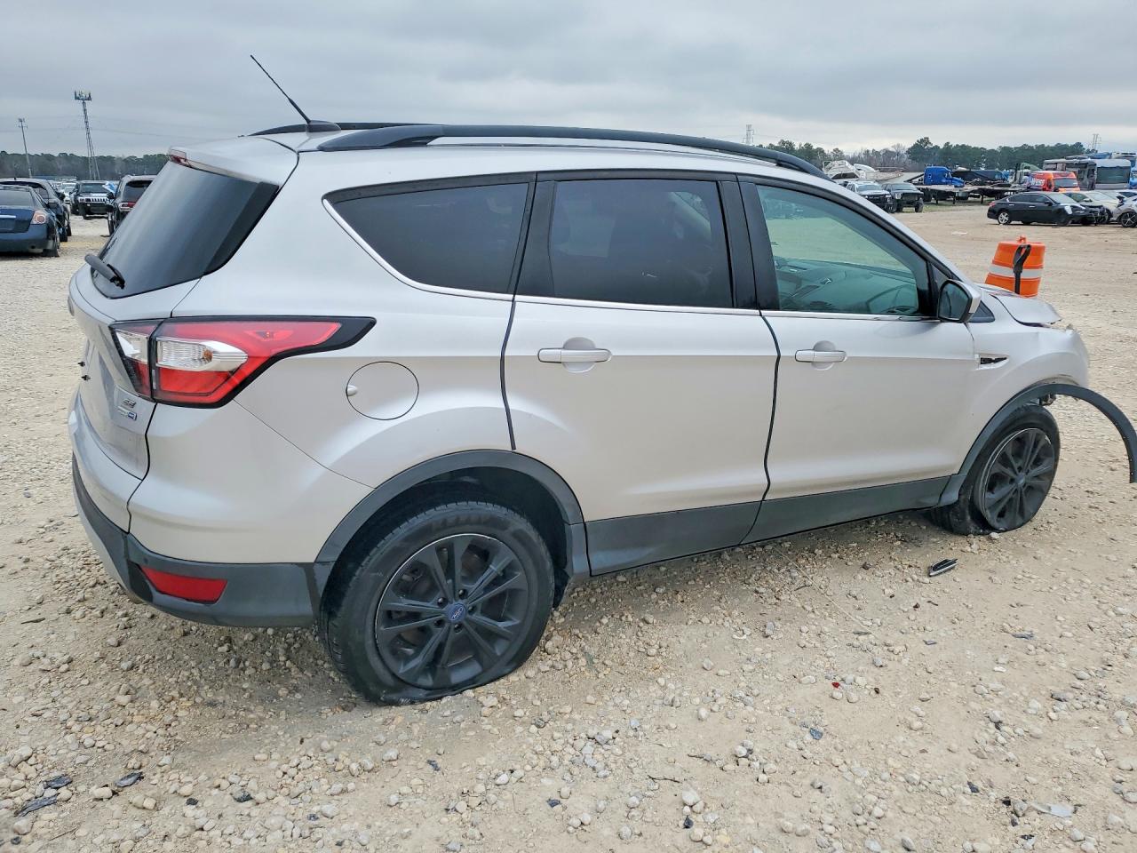 2017 FORD ESCAPE SE photo 7