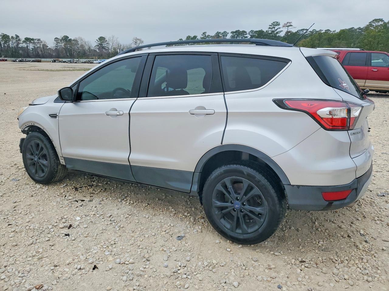 2017 FORD ESCAPE SE photo 4