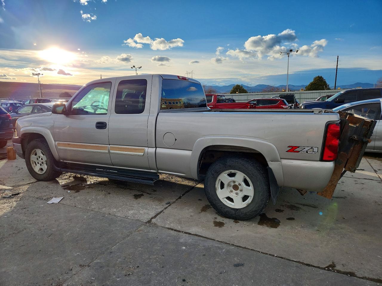 2004 CHEVROLET SILVERADO K1500 photo 2