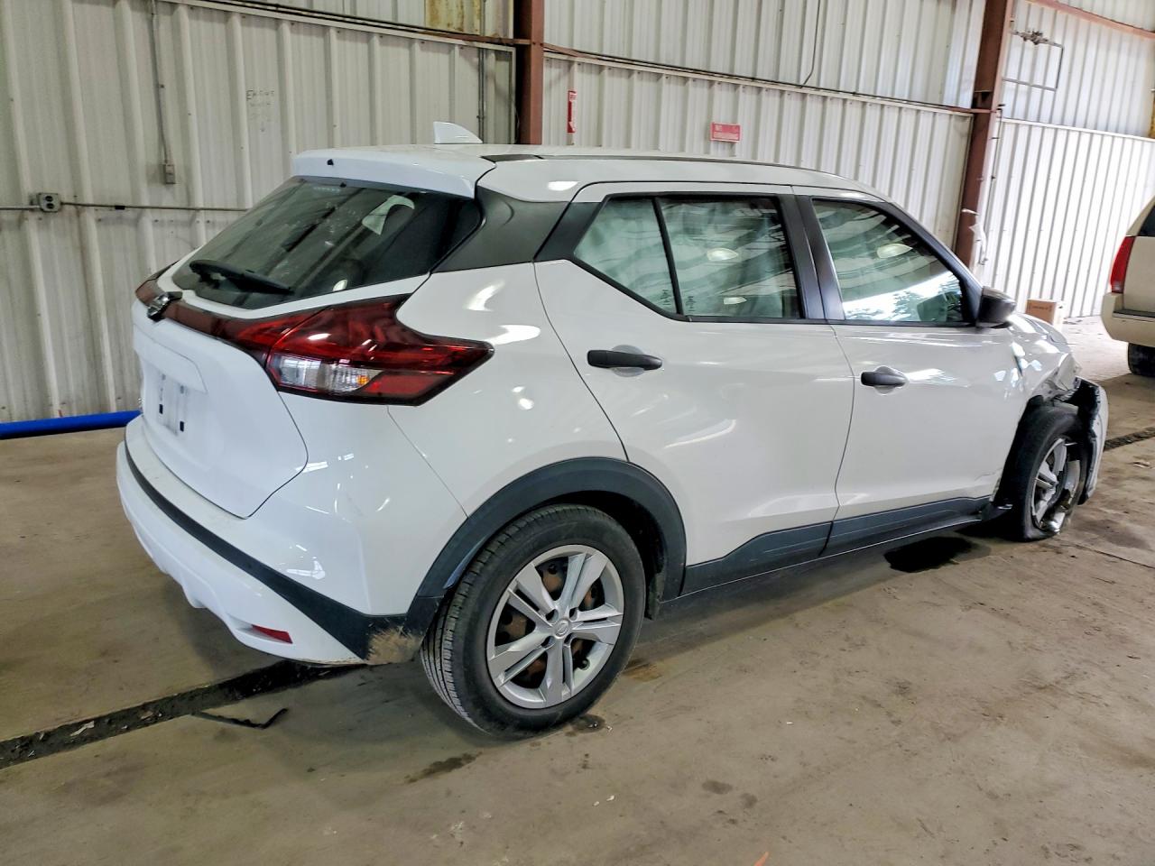 2021 NISSAN KICKS S photo 3