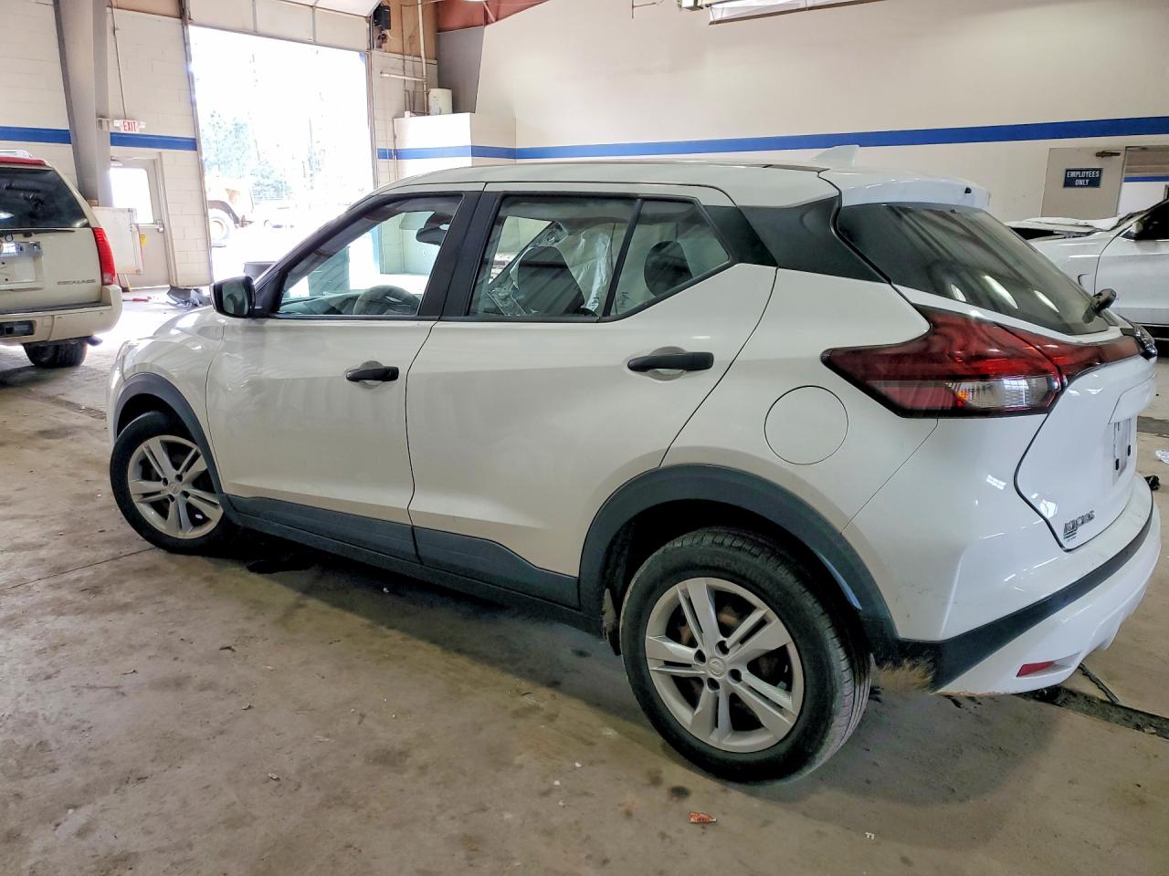 2021 NISSAN KICKS S photo 2