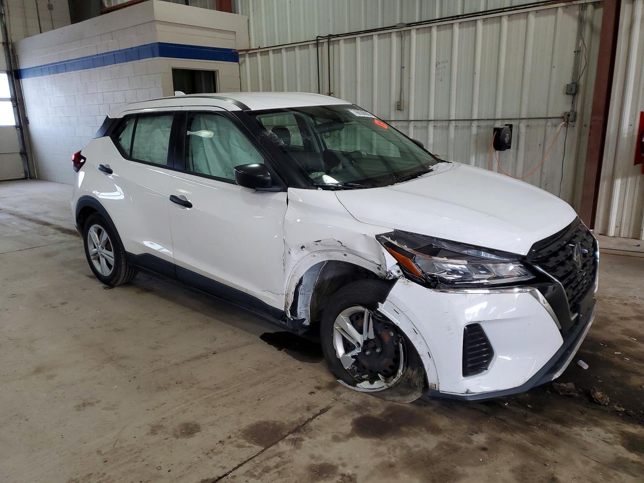 2021 NISSAN KICKS S photo 4