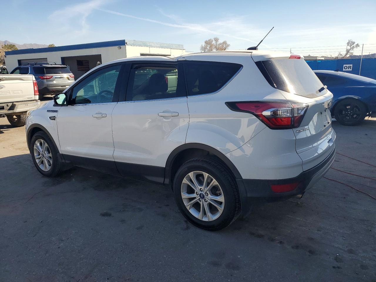 2017 FORD ESCAPE SE photo 3