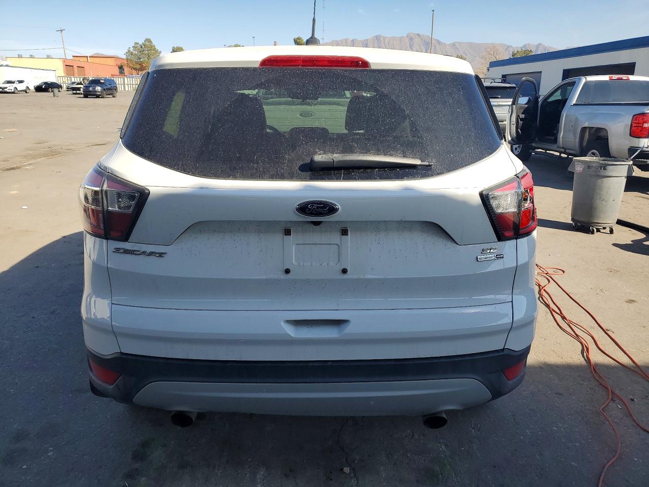 2017 FORD ESCAPE SE photo 11