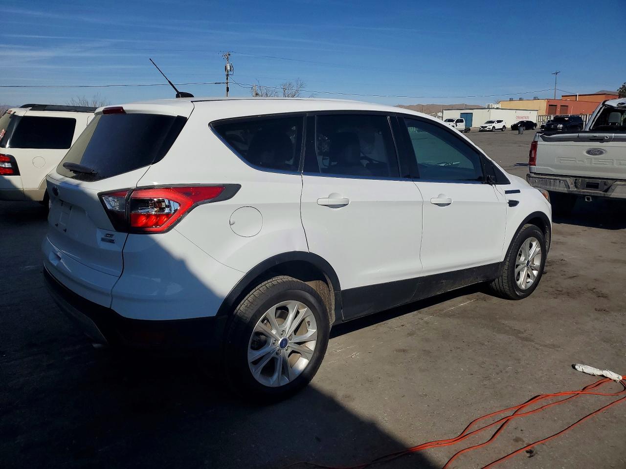 2017 FORD ESCAPE SE photo 5