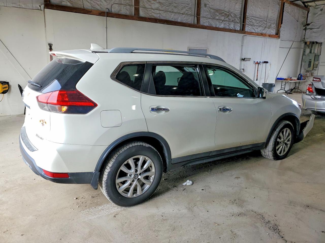 2017 NISSAN ROGUE SV photo 5