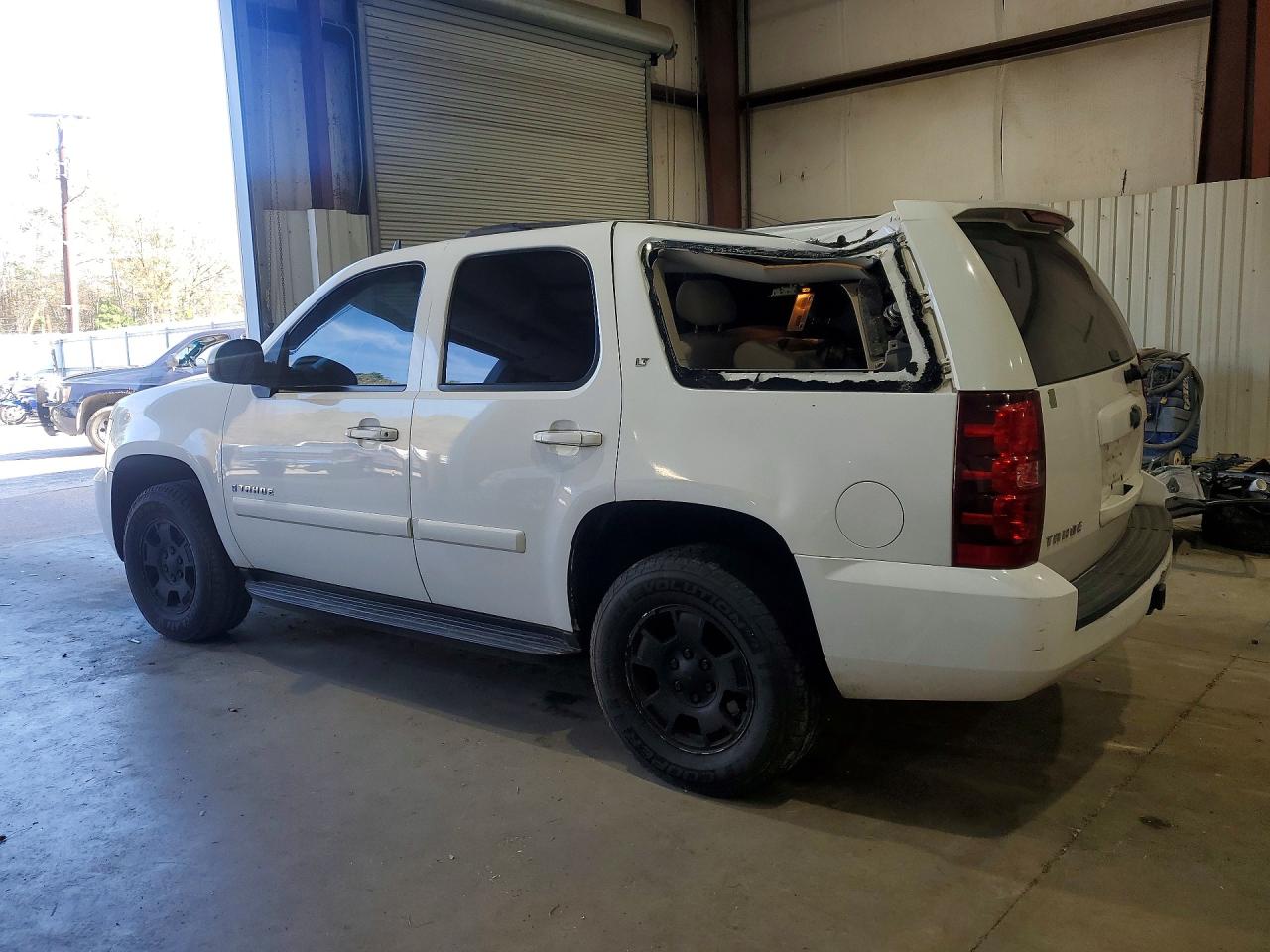 2007 CHEVROLET TAHOE C1500 photo 2
