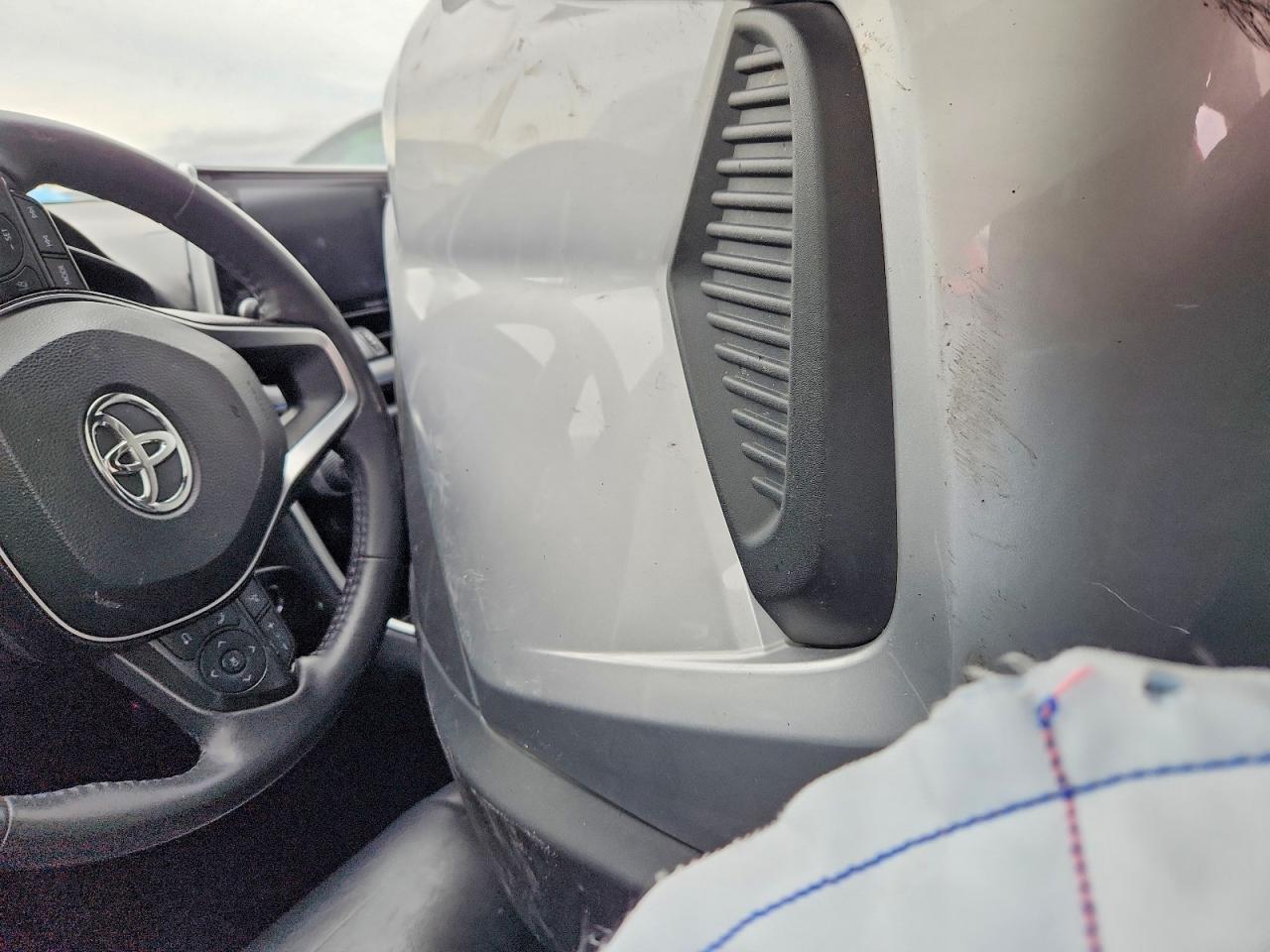 2021 TOYOTA RAV4 XSE photo 13