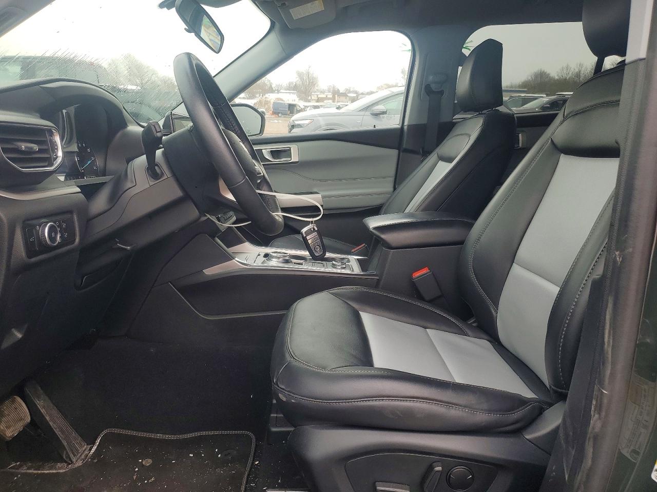 2024 FORD EXPLORER XLT photo 13