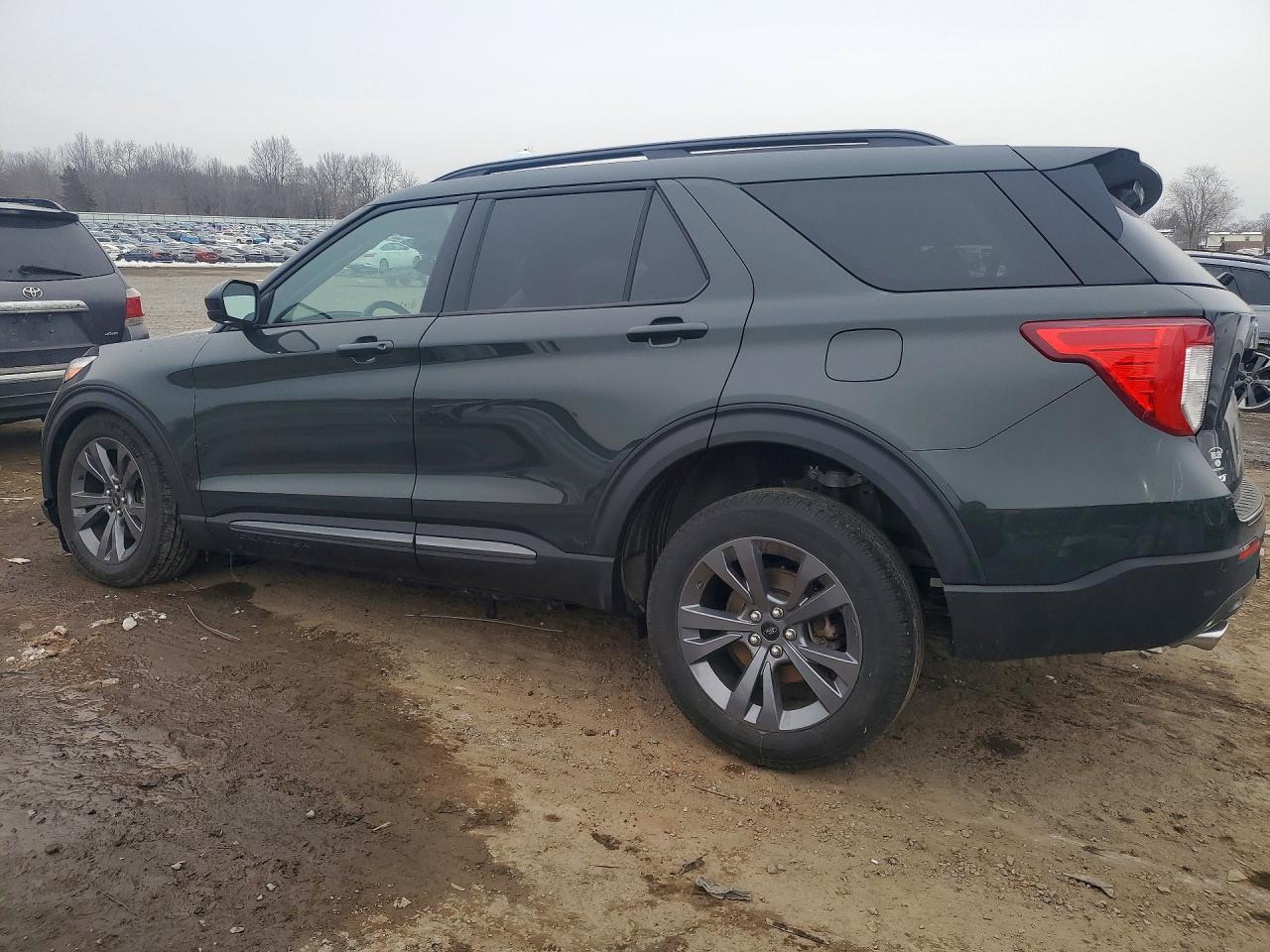 2024 FORD EXPLORER XLT photo 3