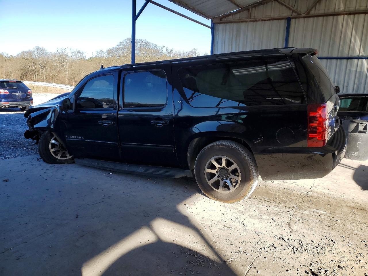 2011 CHEVROLET SUBURBAN K2500 LT photo 3