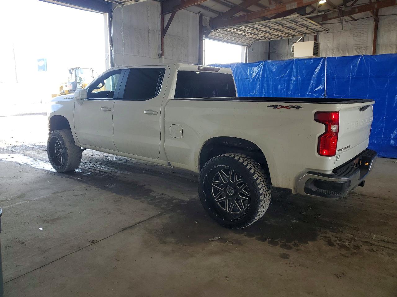 2021 CHEVROLET SILVERADO K1500 photo 2