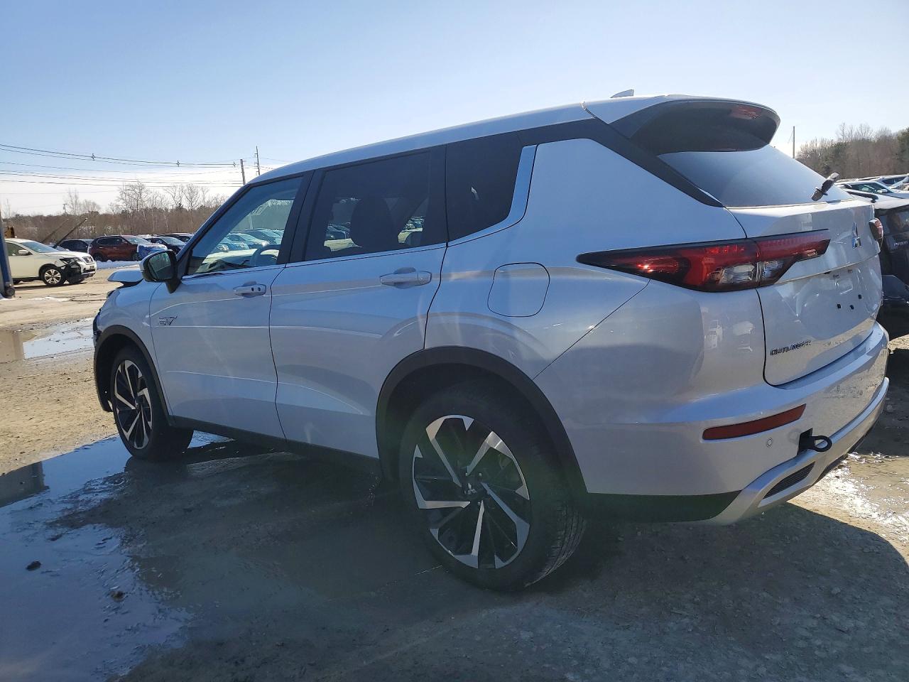 2025 MITSUBISHI OUTLANDER SE photo 4