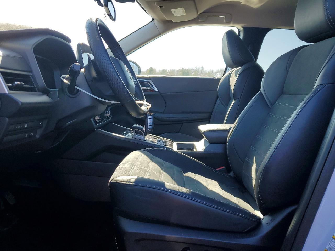 2025 MITSUBISHI OUTLANDER SE photo 19