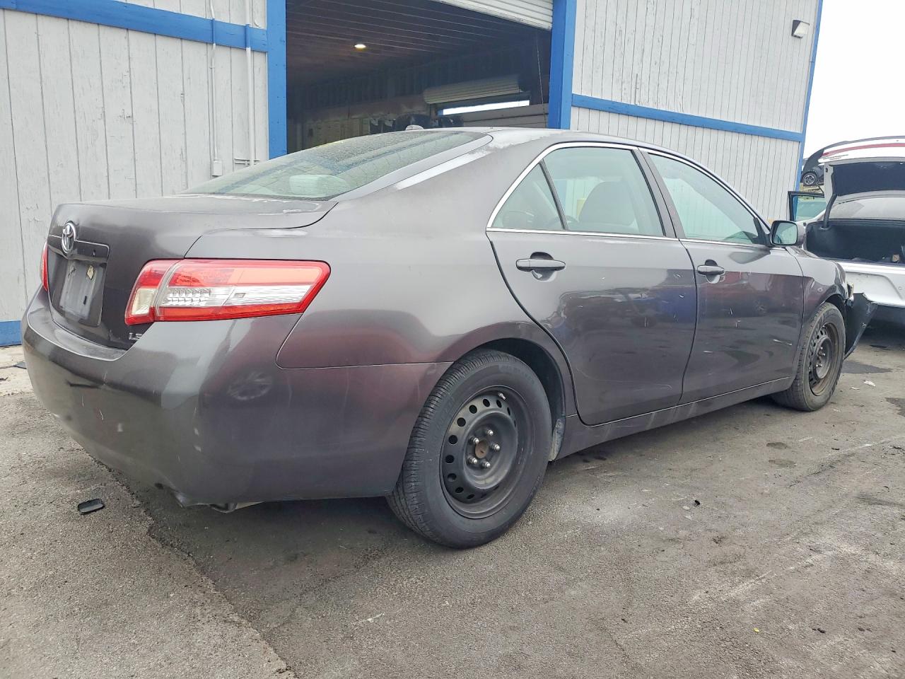 2010 TOYOTA CAMRY BASE photo 3